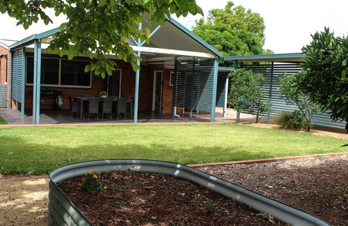 East Tamworth House | Family Retreat East Tamworth: Rated 10/10, Pet Friendly & Oceanfront
