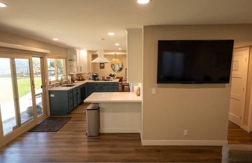 Tierrasanta House | Family Retreat with Kitchen & Hot Tub Near Zoo and Balboa Park