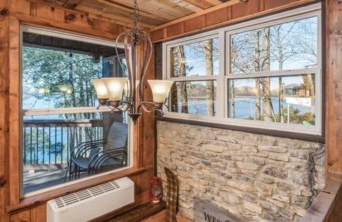 Silver Point House | Family Retreat with Private Lake Access & Hot Tub Amenities