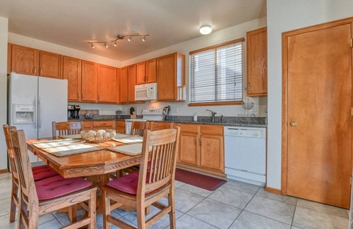 Gleneagle House | Ideal Family Retreat Near AirForce Academy with Mountain Views
