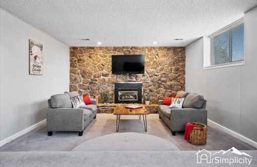 Northwest Arvada House | Comfortable Family Retreat with Backyard and Fast Wifi