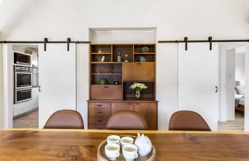 Birkenhead House | Family-Friendly Retreat with Wi-Fi, Parking & Garden Access