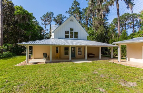 Putnam Hall House | Ideal Family Retreat on Scenic Lake Sante Fe, Sleeps 22