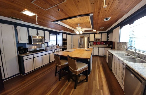 Weirsdale House | Relaxing Retreat with Pool Volleyball Near Ocala National Forest