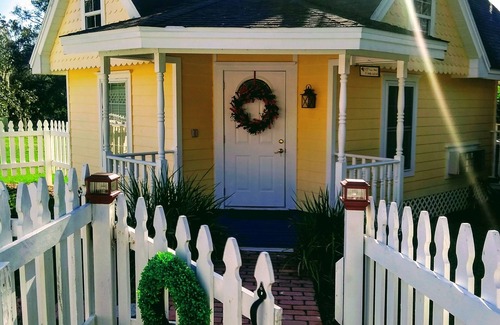 Weirsdale House | Relaxing Retreat with Pool Volleyball Near Ocala National Forest