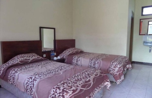 Ngadisari Bed & Breakfast | Spacious Family Room for 4 at Bromo National Park