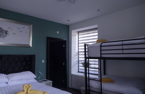 Wigton Other | Family Room in Farmhouse with Breakfast near the Beach
