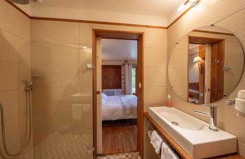 Vitry-aux-Loges Bed & Breakfast | Relaxing Guestroom in Vitry-aux-Loges for 4 Guests