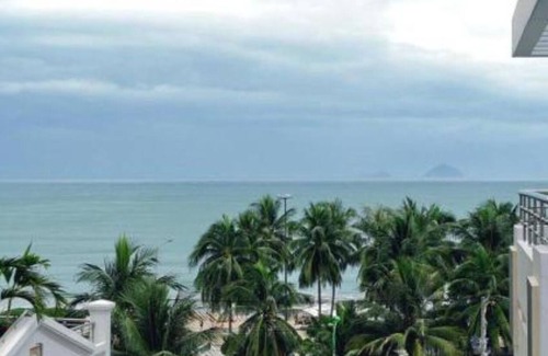 Tran Phu Beach Apartment | Family Room with Balcony: Perfect for Child-Friendly Stays