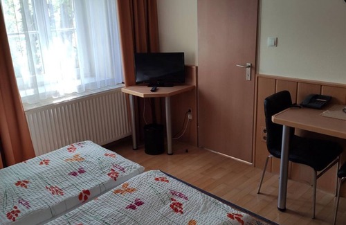 Nonntal Bed & Breakfast | Family-Friendly Room with Shower and Complimentary Breakfast