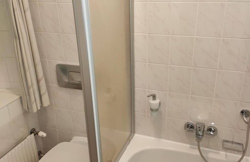 Nonntal Bed & Breakfast | Family-Friendly Room with Shower and Complimentary Breakfast