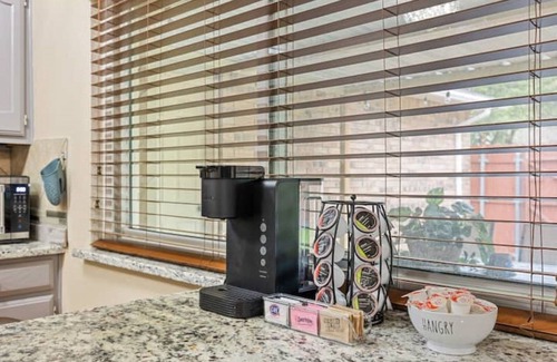 Plano House | Ideal Family Retreat with Air Hockey, BBQ & Great Location