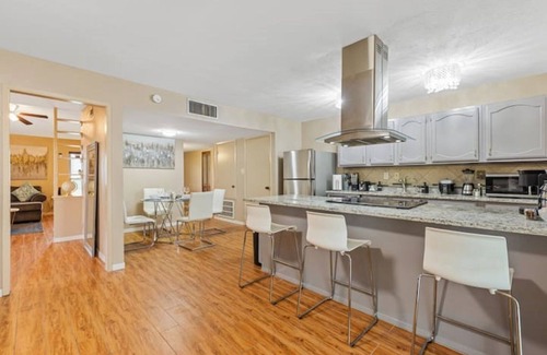 Plano House | Ideal Family Retreat with Air Hockey, BBQ & Great Location