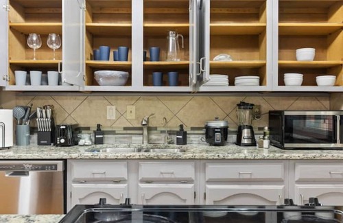 Plano House | Ideal Family Retreat with Air Hockey, BBQ & Great Location