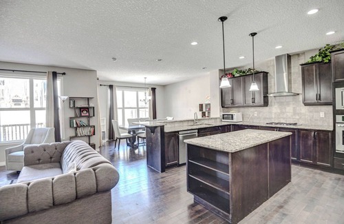 Silverado House | Family size beautiful house. 5 minutes to Spruce Medows and C Train station