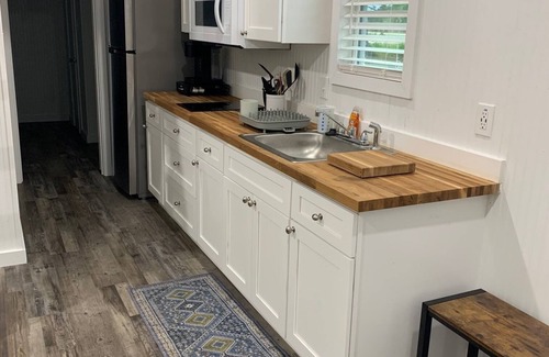 Honey Grove Cabin | Family Size Cabin - Pet-Friendly with Breakfast Included