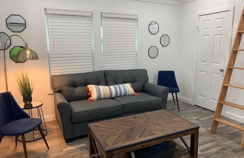 Honey Grove Cabin | Family Size Cabin - Pet-Friendly with Breakfast Included