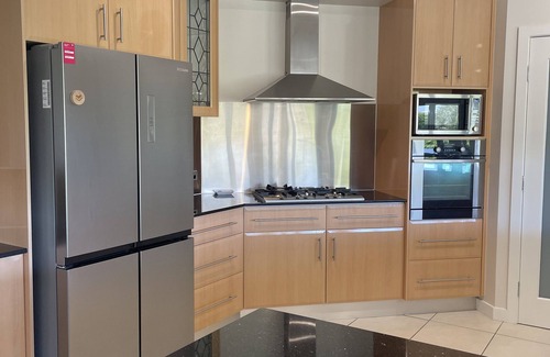 Hillvue House | Family-Friendly Retreat on Longyard Golf Course, Near AELEC