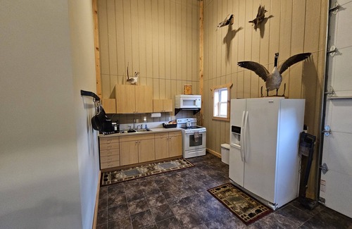 Caro Cabin | Family Lodge Retreat: Deer Ranch Near Legendary Frankenmuth