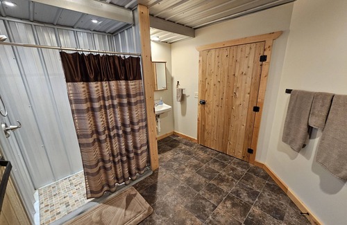 Caro Cabin | Family Lodge Retreat: Deer Ranch Near Legendary Frankenmuth