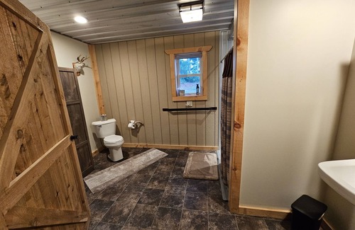 Caro Cabin | Family Lodge Retreat: Deer Ranch Near Legendary Frankenmuth