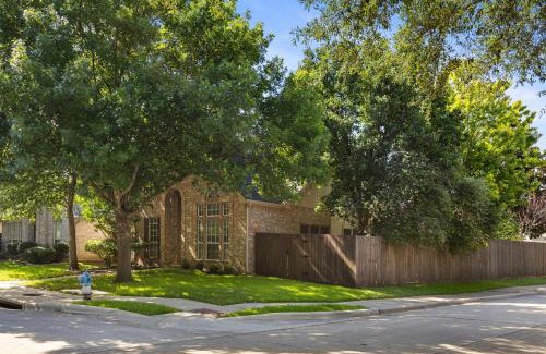 Plano House | Family-Sized 4BR, Pet-Friendly, Comfort & Cozy Retreat in Plano