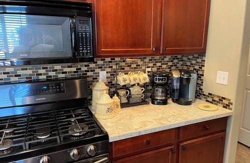 West Richland House | Comfortable Family Suites with Executive Amenities & Pet-Friendly