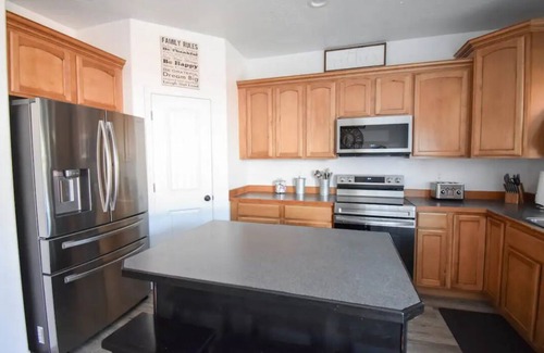 La Grande House | Family-Friendly Crow's Nest "A" - Guest Rated 10/10