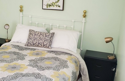 Queens County House | Family Sized full mini home, Quiet, Beaches and Shopping