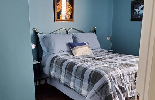 Queens County House | Family Sized full mini home, Quiet, Beaches and Shopping