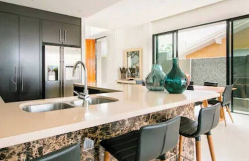 Bella Vista House | Family-Friendly Retreat with Modern Amenities & Pool Access