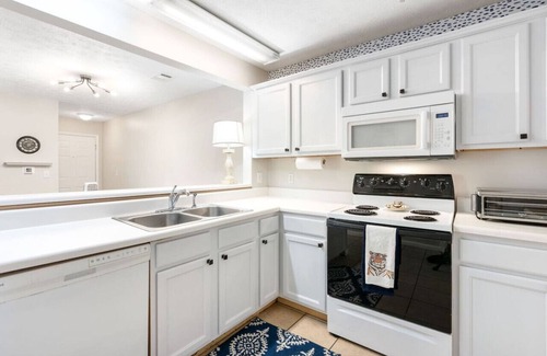 Auburn Apartment | Ideal Family Retreat Minutes from Downtown, Sleeps 10