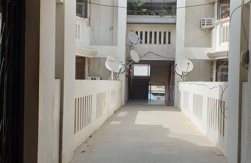 Varanasi Apartment | Comfortable Homestay: Explore Kashi Near BHU Lanka Assi