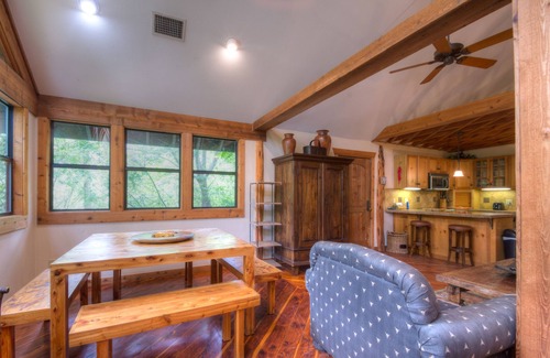 Lake Austin Village House | Family Escape at Lake Austin: Volleyball, Kayaks & More