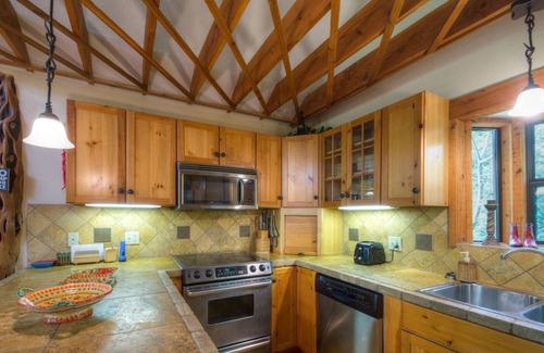 Lake Austin Village House | Family Escape at Lake Austin: Volleyball, Kayaks & More