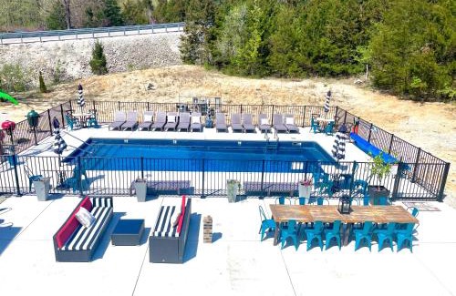 Pacific Hotel | Family-Friendly Boxcar Four Suite with Pool Near St Louis