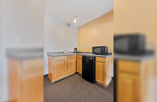 Put-in-Bay Hotel | Family Suite with Pool & Spa at Bayshore Resort