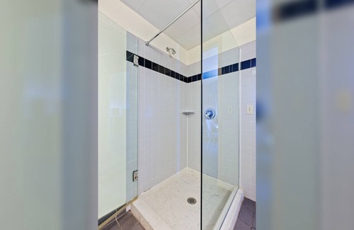 Put-in-Bay Hotel | Family Suite with Pool & Spa at Bayshore Resort