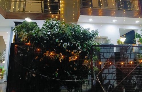 Mohangarh House | FAMILY SUITES near Purvanchal Expressway Gateway