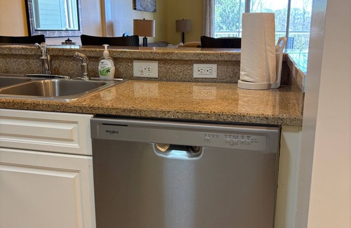 North Litchfield Beach Condo | Oceanfront Family Tides: Relax by the Pool & Spa