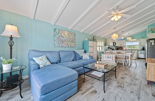 Long Beach Cottage | Family-Friendly Beach Home Steps from Ocean - Sleeps 6