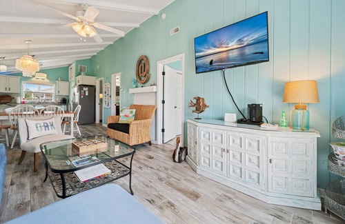 Long Beach Cottage | Family-Friendly Beach Home Steps from Ocean - Sleeps 6