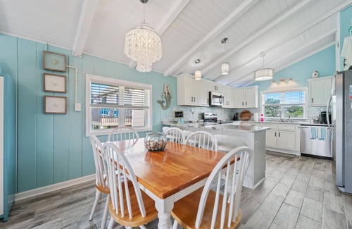 Long Beach Cottage | Family-Friendly Beach Home Steps from Ocean - Sleeps 6