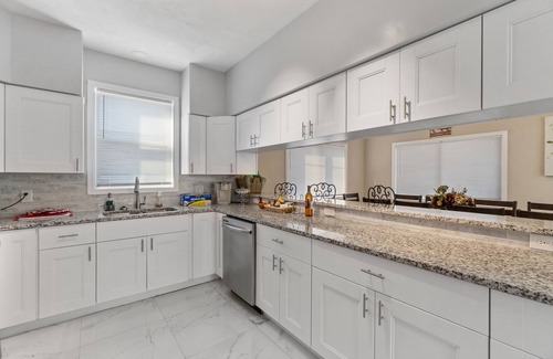 Norfolk House | Perfect Family Beach House with Spa & Hot Tub Amenities