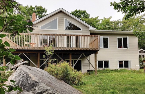 Mill Cove House | Ideal Family Cottage Steps from the Beach with Ocean Views