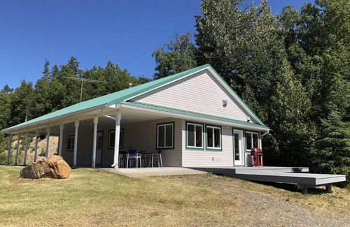 Nikiski House | Ideal Family Getaway: Lake Fun and Game House Awaits!