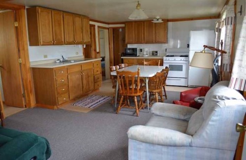 Brier Hill Cabin | Ideal Family Getaway at Black Lake with Private Beach Access