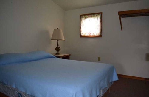 Brier Hill Cabin | Ideal Family Getaway at Black Lake with Private Beach Access