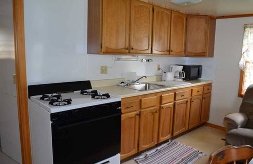 Brier Hill Cabin | Family-Friendly Getaway at Black Lake with Private Beach
