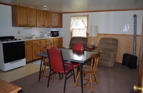 Brier Hill Cabin | Family-Friendly Getaway at Black Lake with Private Beach